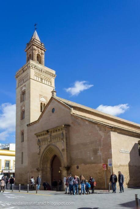 Enjoy Netflix Parking Segun Disponibilidad Apartment Seville Exterior photo